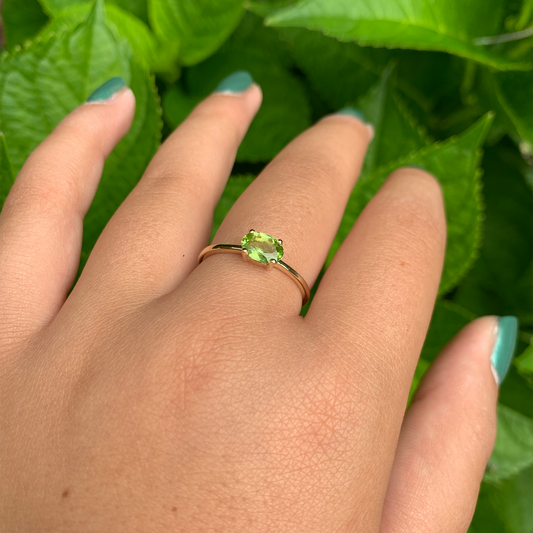 14K Gold Oval Peridot Ring