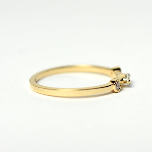 3 stone yellow gold ring
